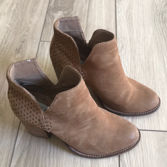 Tan suede booties - Picture 2 of 6